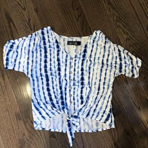 NWT cute tie front crop top